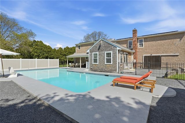 26 Ridgeside Lane, Tiverton, RI 02878