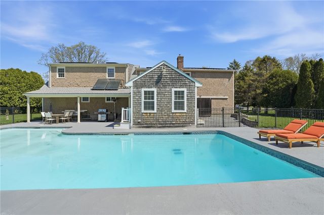 26 Ridgeside Lane, Tiverton, RI 02878