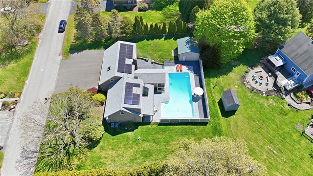 26 Ridgeside Lane, Tiverton, RI 02878