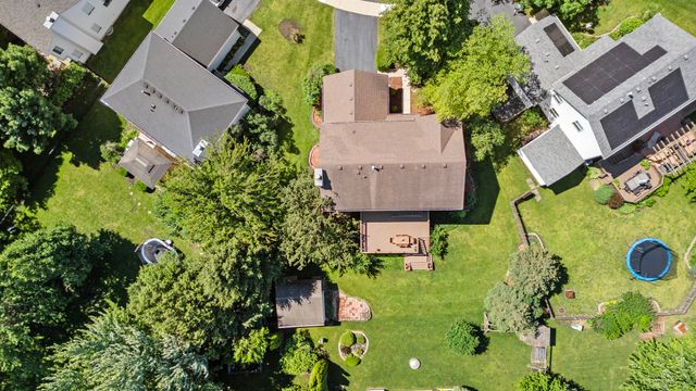 2462 Green Valley Court, Aurora, IL 60503