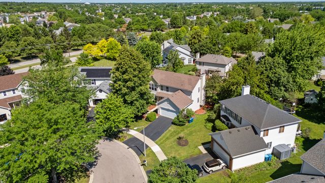 2462 Green Valley Court, Aurora, IL 60503