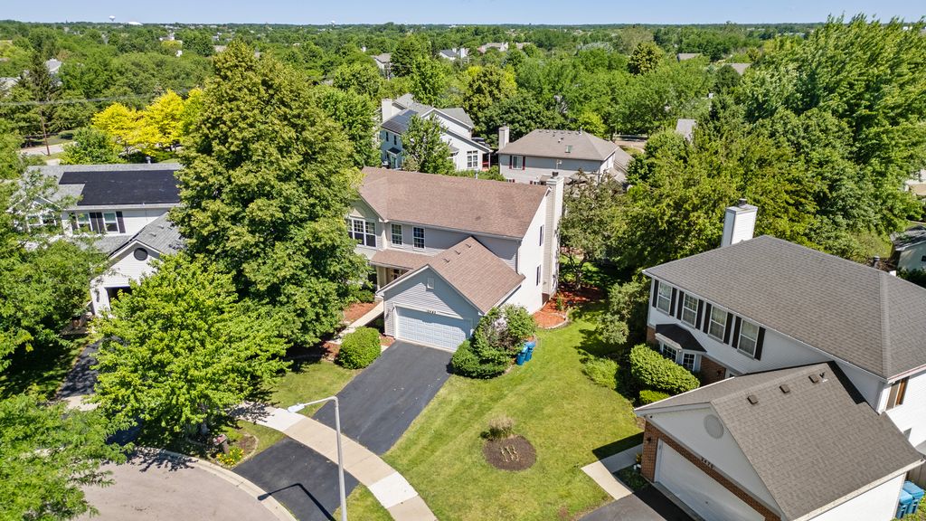 2462 Green Valley Court, Aurora, IL 60503