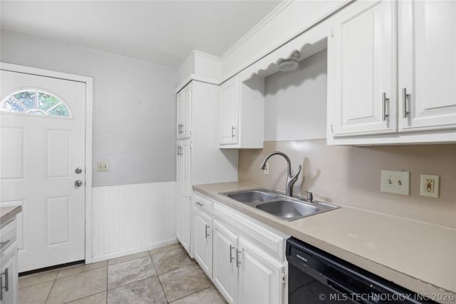9914 E 22nd Place, Tulsa, OK 74129