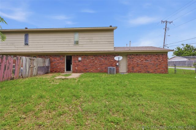 9914 E 22nd Place, Tulsa, OK 74129