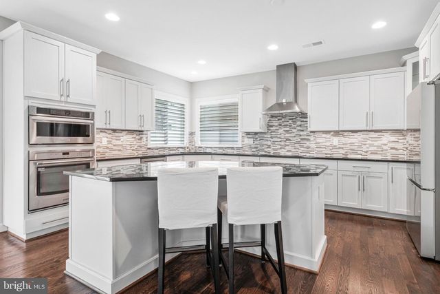 7223 PINE DR, Annandale, VA 22003