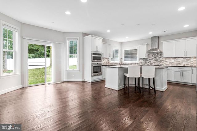 7223 PINE DR, Annandale, VA 22003
