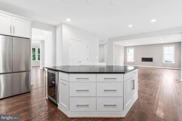 7223 PINE DR, Annandale, VA 22003