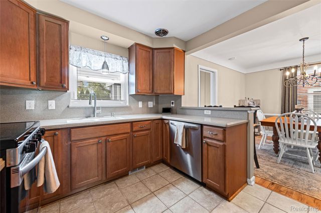 2621 Woodland Avenue, Royal Oak, MI 48073