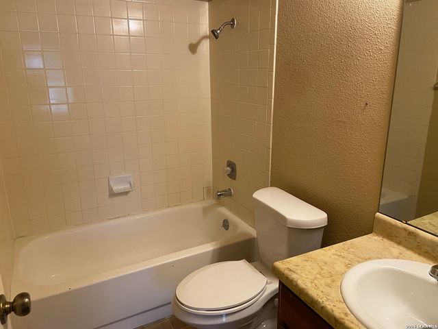2306 Frontier Trl, San Antonio, TX 78251