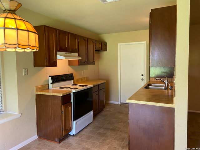 2306 Frontier Trl, San Antonio, TX 78251