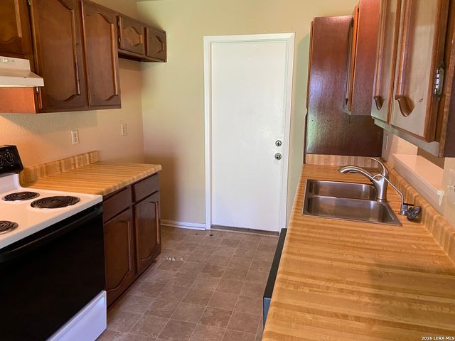 2306 Frontier Trl, San Antonio, TX 78251