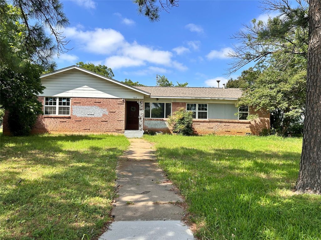 306 Bayless Drive, Euless, TX 76040
