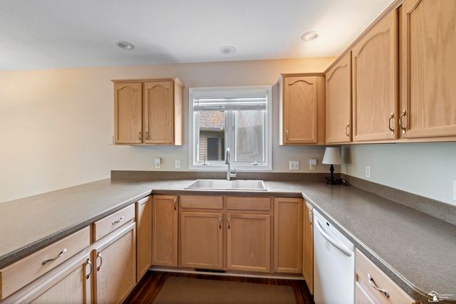 6647 Greenbriar Lane, Temperance, MI 48182