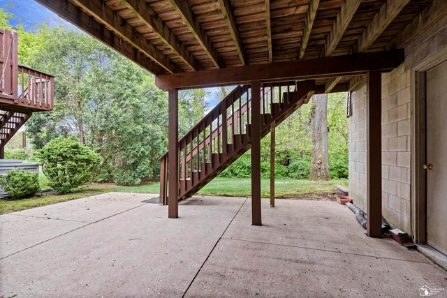 6647 Greenbriar Lane, Temperance, MI 48182