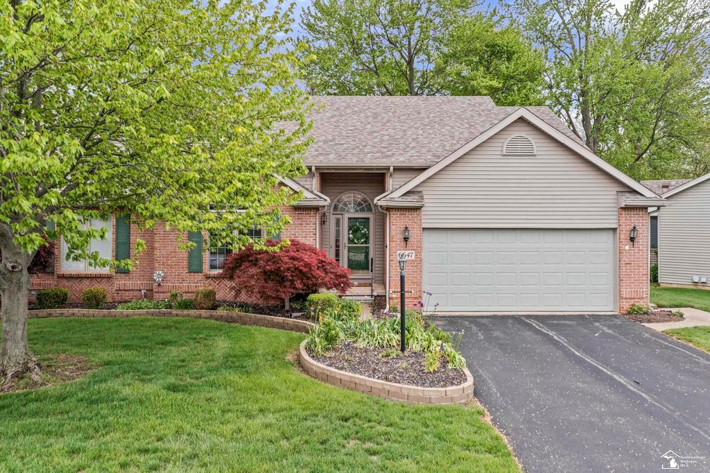6647 Greenbriar Lane, Temperance, MI 48182