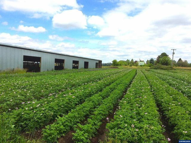 8962 S Heinz Rd, Canby, OR 97013
