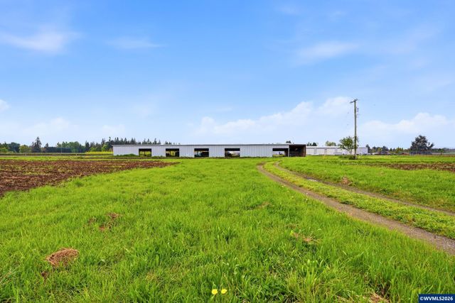 8962 S Heinz Rd, Canby, OR 97013