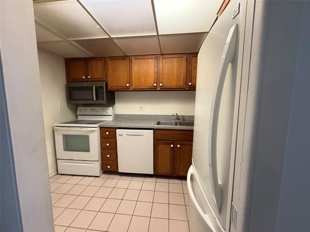 3710 INVERRARY Drive 1Y, Lauderhill, FL 33319