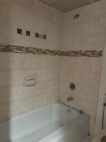 3710 INVERRARY Drive 1Y, Lauderhill, FL 33319