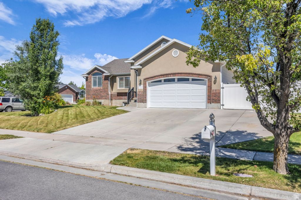 1173 INVERNESS DR, Syracuse, UT 84075