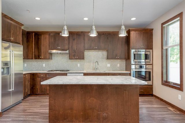 814 Pinnacle Path, Mankato, MN 56001