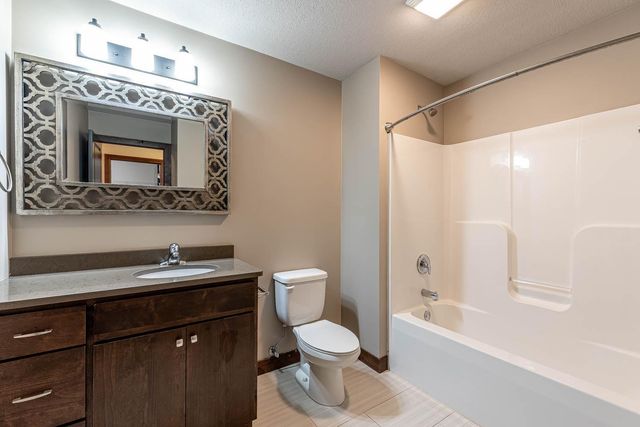 814 Pinnacle Path, Mankato, MN 56001