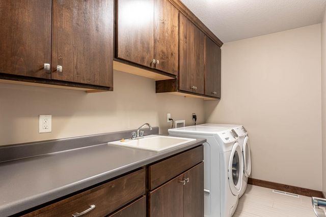 814 Pinnacle Path, Mankato, MN 56001