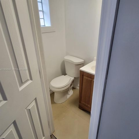 3003 NW 45th St A, Miami, FL 33142