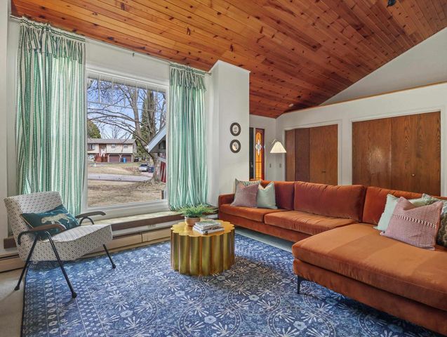 1074 Tinkham Trail, Baraboo, WI 53913