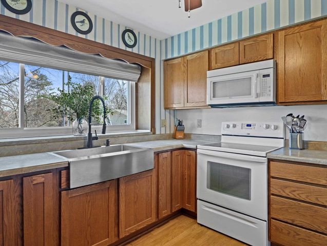 1074 Tinkham Trail, Baraboo, WI 53913