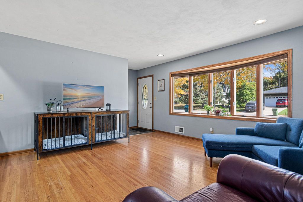 2949 Northview Street, Roseville, MN 55113 — photo 2