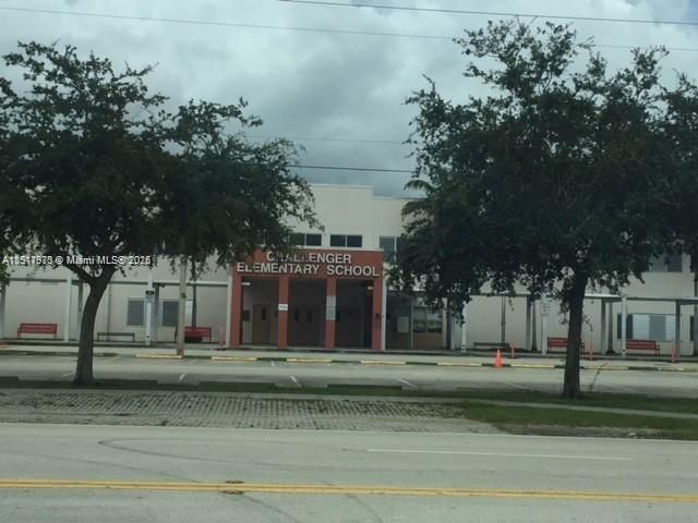 9247 Chambers St, Tamarac, FL 33321