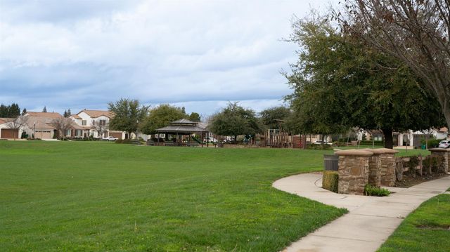 2640 Tiffany St, Lodi, CA 95242