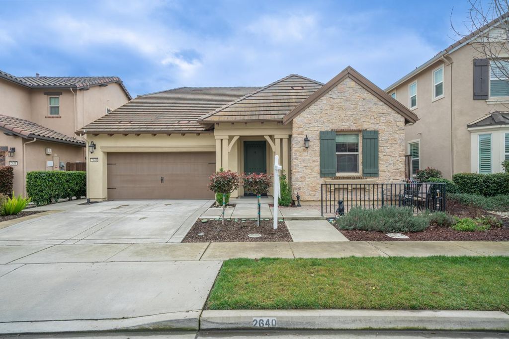 2640 Tiffany St, Lodi, CA 95242