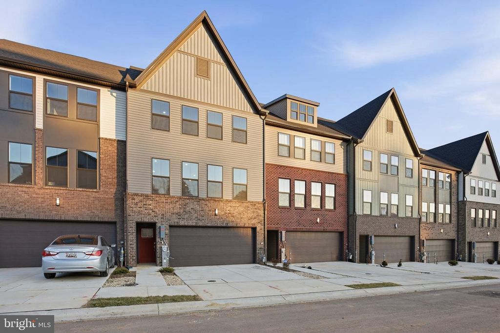 Image 1 of property listing at 1358 CRESTED WOOD DR, Laurel, MD 20724