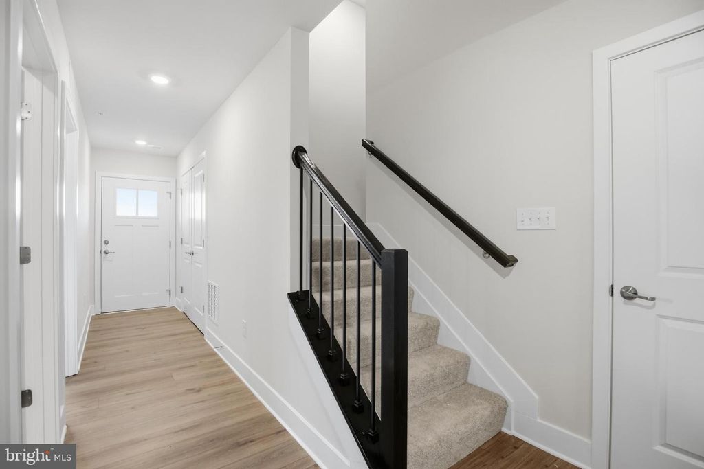 Image 10 of property listing at 1358 CRESTED WOOD DR, Laurel, MD 20724