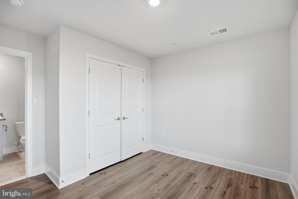 Image 12 of property listing at 1358 CRESTED WOOD DR, Laurel, MD 20724