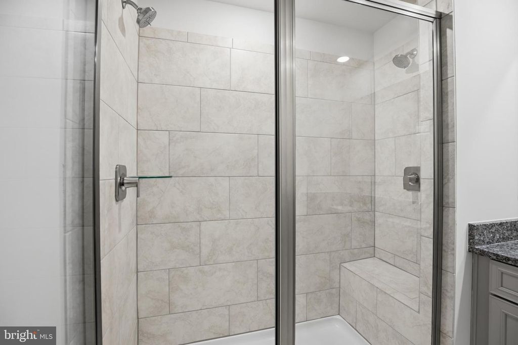 Image 18 of property listing at 1358 CRESTED WOOD DR, Laurel, MD 20724