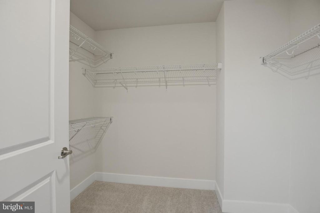 Image 19 of property listing at 1358 CRESTED WOOD DR, Laurel, MD 20724