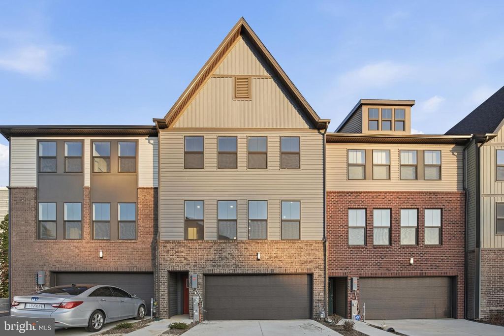 Image 2 of property listing at 1358 CRESTED WOOD DR, Laurel, MD 20724