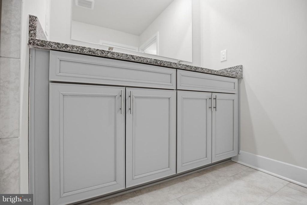 Image 20 of property listing at 1358 CRESTED WOOD DR, Laurel, MD 20724