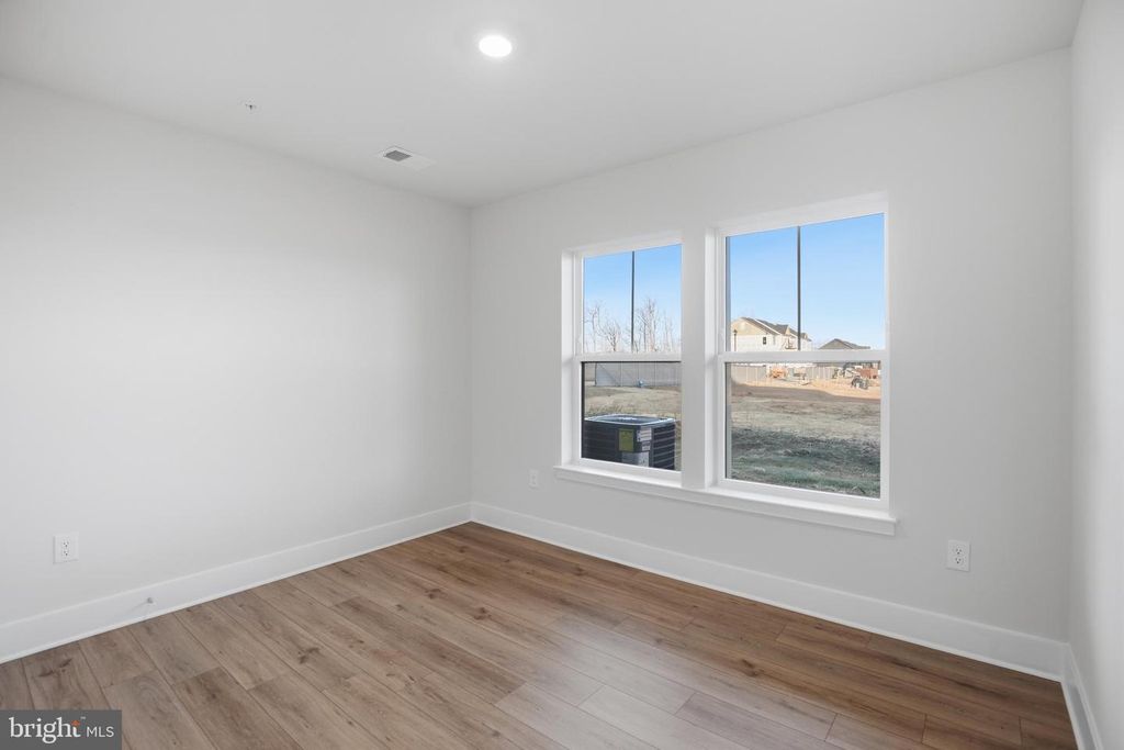 Image 22 of property listing at 1358 CRESTED WOOD DR, Laurel, MD 20724