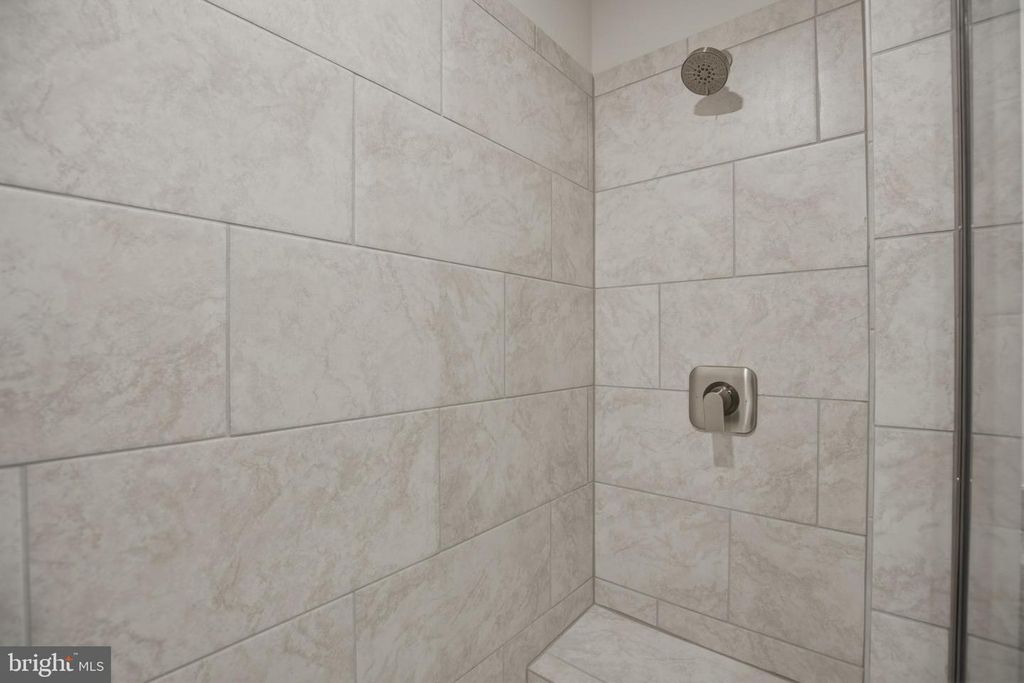 Image 23 of property listing at 1358 CRESTED WOOD DR, Laurel, MD 20724