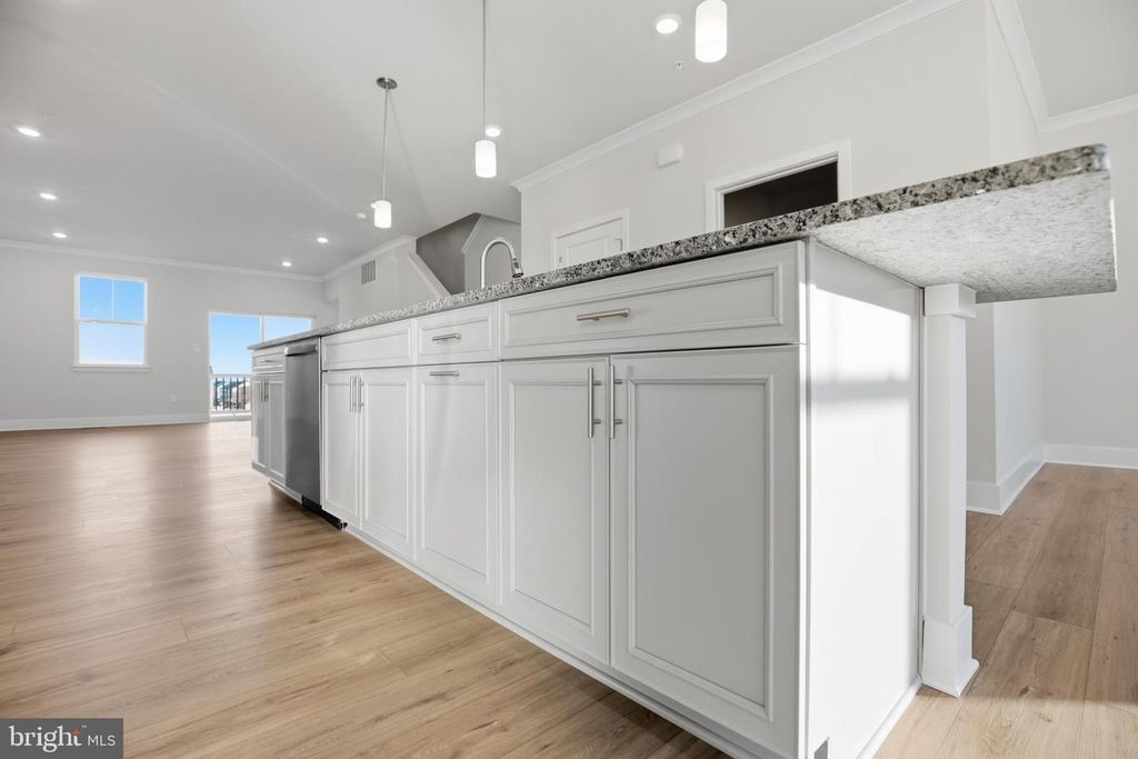 Image 7 of property listing at 1358 CRESTED WOOD DR, Laurel, MD 20724