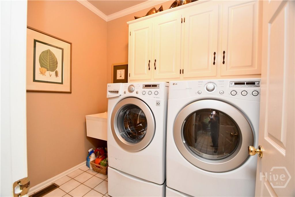 Image 24 of property listing at 114 Telfair Place, Athens, GA 30606