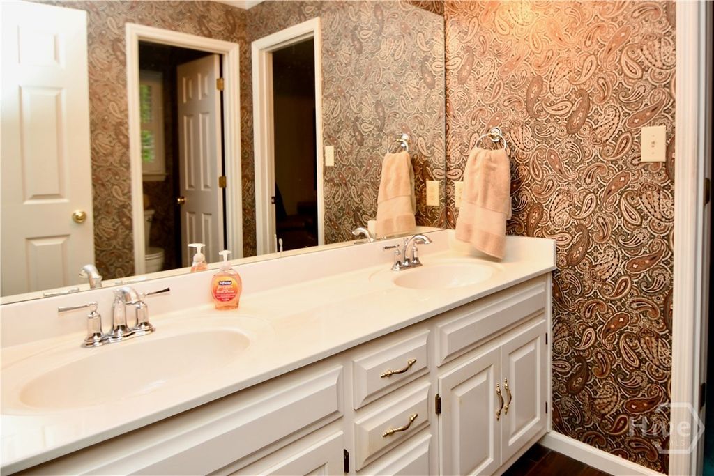 Image 33 of property listing at 114 Telfair Place, Athens, GA 30606