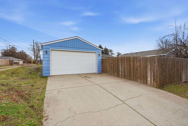 1403 E Gordon Ct, Spokane, WA 99207