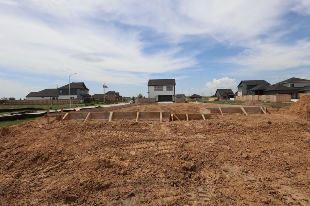 Image 2 of property listing at 2711 Bramblegate Drive, Missouri City, TX 77459