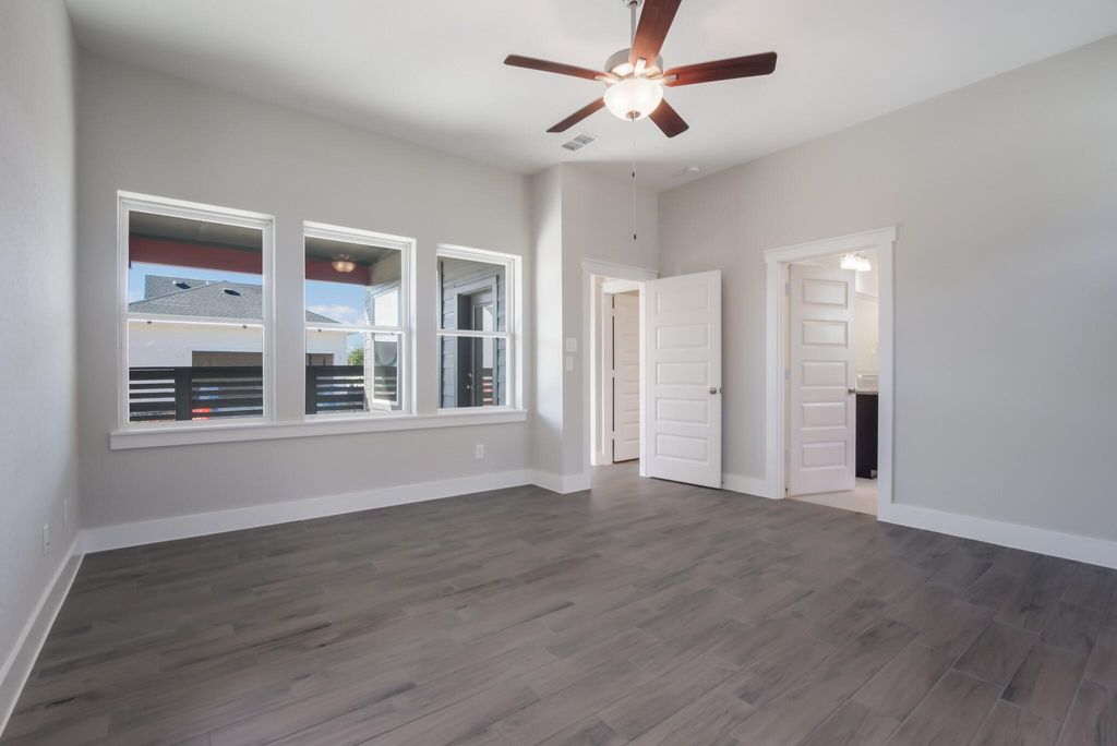 Image 8 of property listing at 2711 Bramblegate Drive, Missouri City, TX 77459