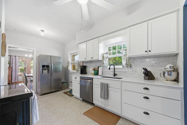 901 N Perry Ave, Wichita, KS 67203